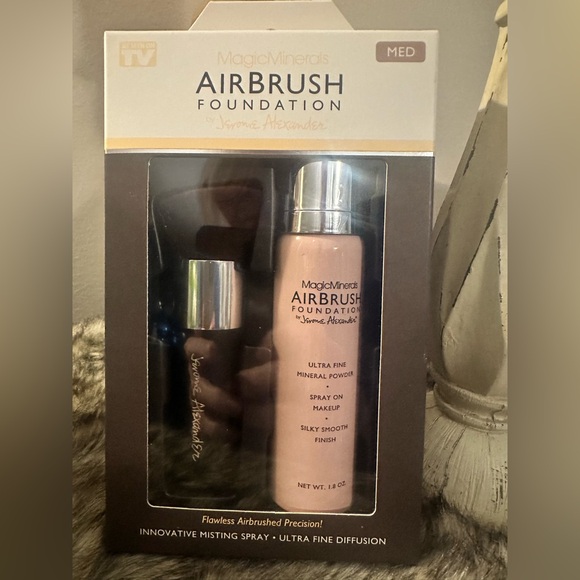 Magic Minerals Airbrush Foundation by Jerome Alexander - Picture 1 of 5